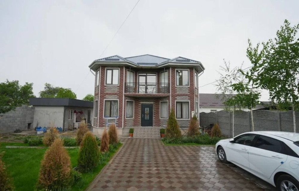 Дом, 220 м², 7 комнат, Риэлтор, Евроремонт Бишкек - сүрөт 1