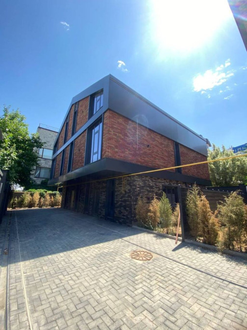 Дом, 272 м², 8 комнат, Агентство недвижимости, ПСО (под самоотделку) Бишкек - сүрөт 1