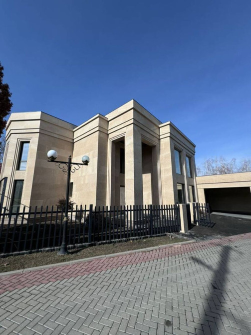 Дом, 400 м², 8 комнат, Агентство недвижимости, ПСО (под самоотделку) Бишкек - сүрөт 1