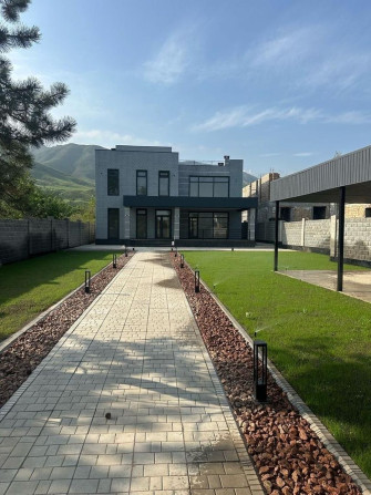 Дом, 320 м², 8 комнат, Риэлтор, ПСО (под самоотделку) Бишкек - сүрөт 1