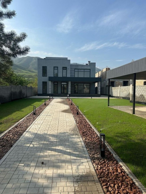 Дом, 320 м², 8 комнат, Риэлтор, ПСО (под самоотделку) Bishkek - photo 1