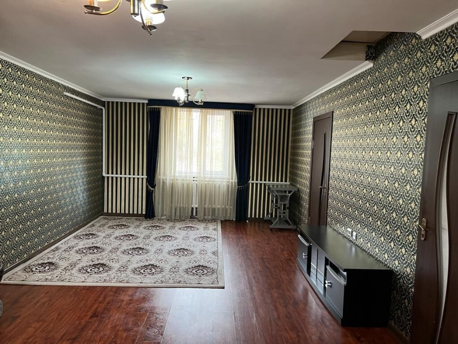 Дом, 240 м², 8 комнат, Риэлтор Бишкек - сүрөт 1