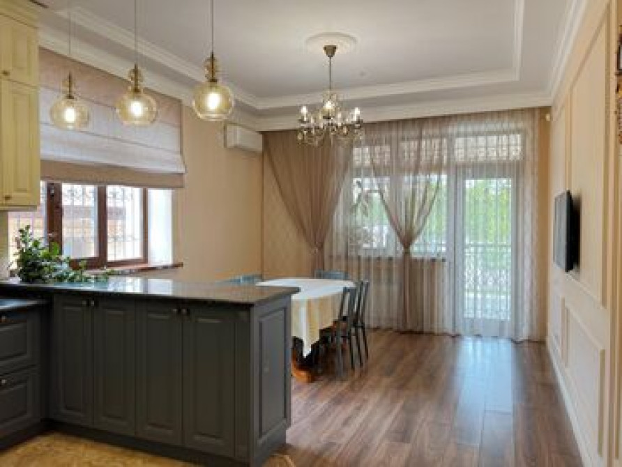 Дом, 400 м², 9 комнат, Агентство недвижимости, Дизайнерский ремонт Бишкек - сүрөт 3