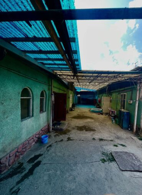 Дом, 65 м², 10 комнат, Собственник, Старый ремонт Бишкек - сүрөт 2