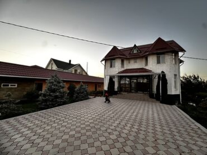 Дом, 300 м², 10 комнат, Собственник, Дизайнерский ремонт Бишкек - сүрөт 2