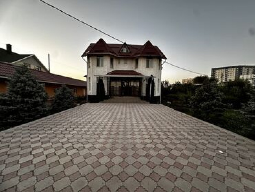 Дом, 300 м², 10 комнат, Собственник, Дизайнерский ремонт Bishkek - photo 1