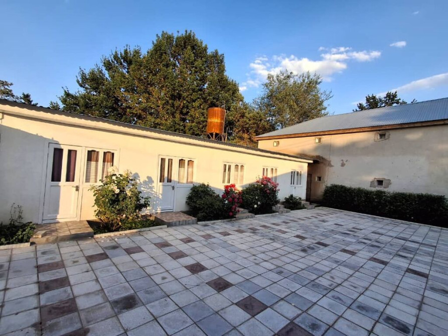 Дом, 100 м², 10 комнат, Риэлтор, Косметический ремонт Bishkek - photo 1