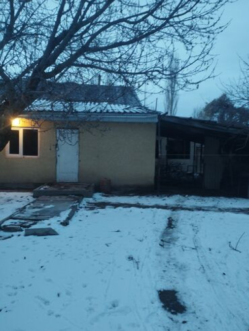 Дом, 150 м², 10 комнат, Собственник, Старый ремонт Бишкек - сүрөт 1