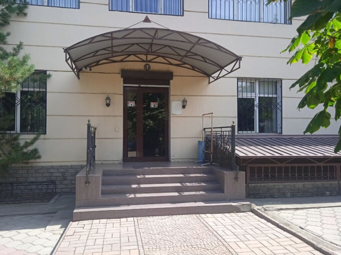 Продаю Офис 525 м², С ремонтом, Частный дом, 1 этаж Бишкек - изображение 1