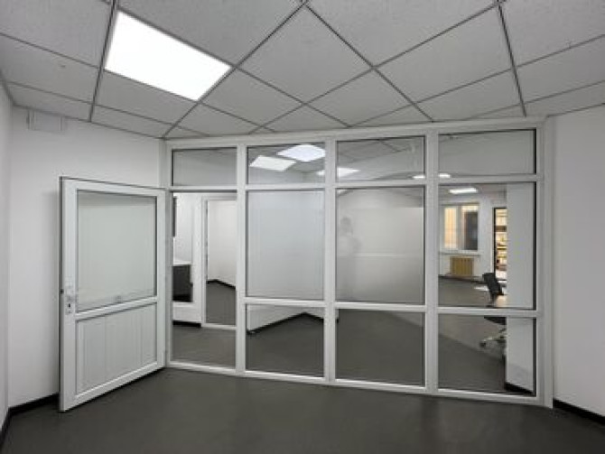 Продаю Офис 77 м², С ремонтом, Без мебели, Многоэтажное здание, Цокольный этаж этаж Бишкек - изображение 3