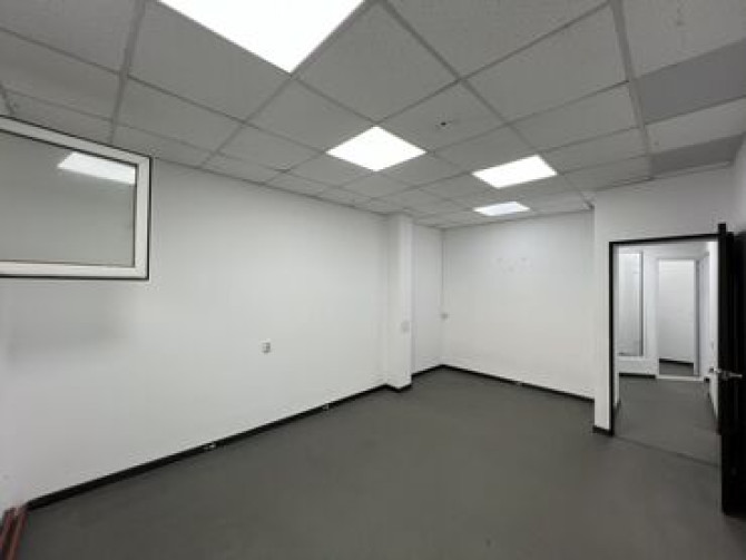 Продаю Офис 77 м², С ремонтом, Без мебели, Многоэтажное здание, Цокольный этаж этаж Бишкек - изображение 4