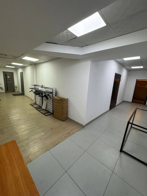 Продаю Офис 150 м², С ремонтом, Многоэтажное здание, Цокольный этаж этаж Bishkek - photo 1