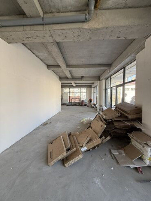 Продаю Офис 160 м², Без ремонта, Без мебели, Многоэтажное здание, 1 этаж Bishkek - photo 4