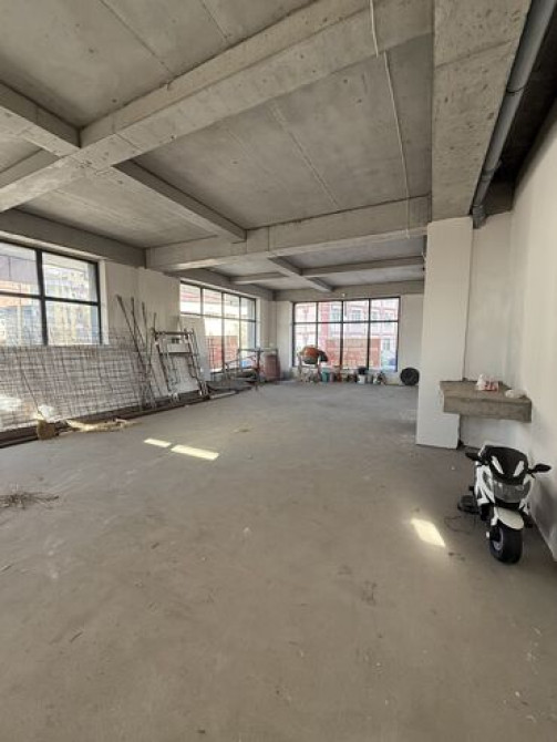 Продаю Офис 160 м², Без ремонта, Без мебели, Многоэтажное здание, 1 этаж Бишкек - сүрөт 2