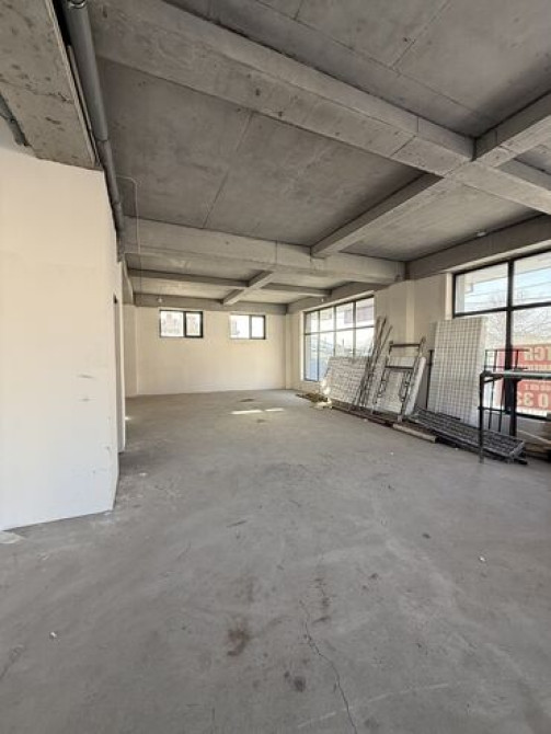 Продаю Офис 160 м², Без ремонта, Без мебели, Многоэтажное здание, 1 этаж Бишкек - сүрөт 1