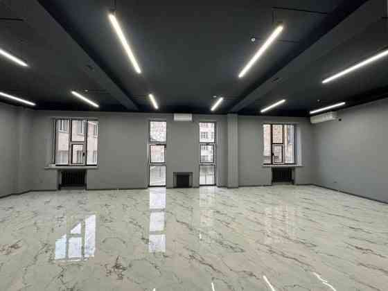 Продаю Офис 400 м², С ремонтом, Без мебели, 1 этаж Бишкек
