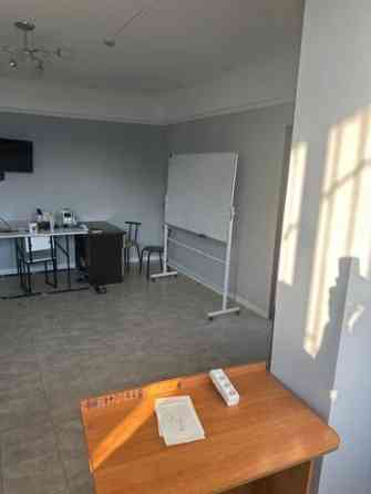 Продаю Офис 43 м², С ремонтом, Без мебели, Многоэтажное здание, 1 этаж Бишкек