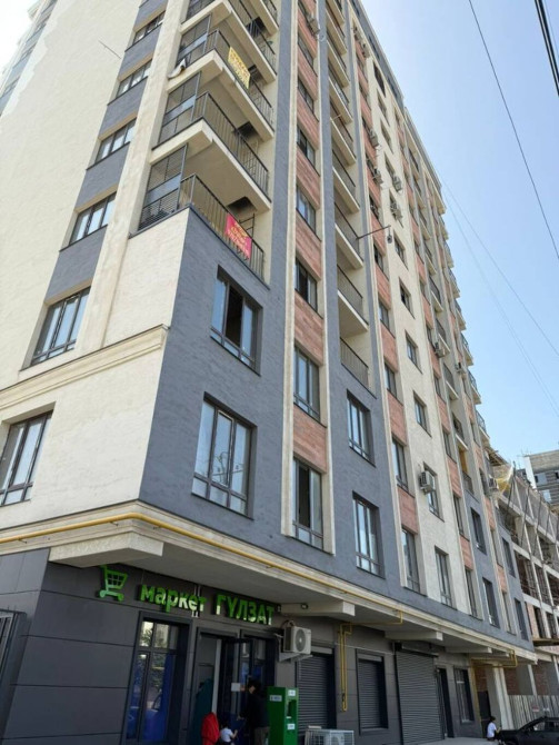 Продаю Офис 98 м², Без ремонта, Без мебели, Многоэтажное здание, 1 этаж Бишкек - сүрөт 1