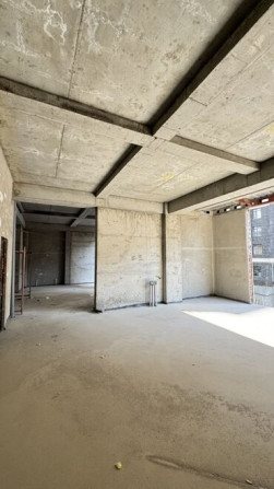 Продаю Офис 176 м², Без ремонта, Без мебели, Многоэтажное здание, 2 этаж Бишкек - изображение 2