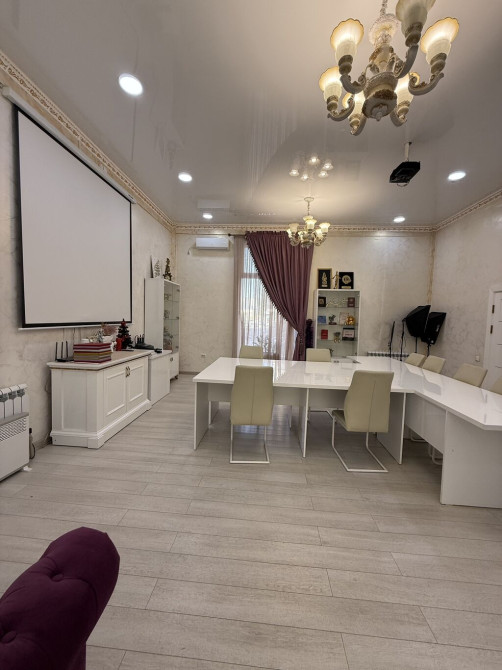 Продаю Офис 112 м², С ремонтом, С мебелью, Многоэтажное здание, 1 этаж Бишкек - изображение 1