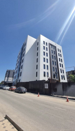 Продаю Офис 68 м², Без ремонта, Бизнес центр, 1 этаж Бишкек - изображение 1