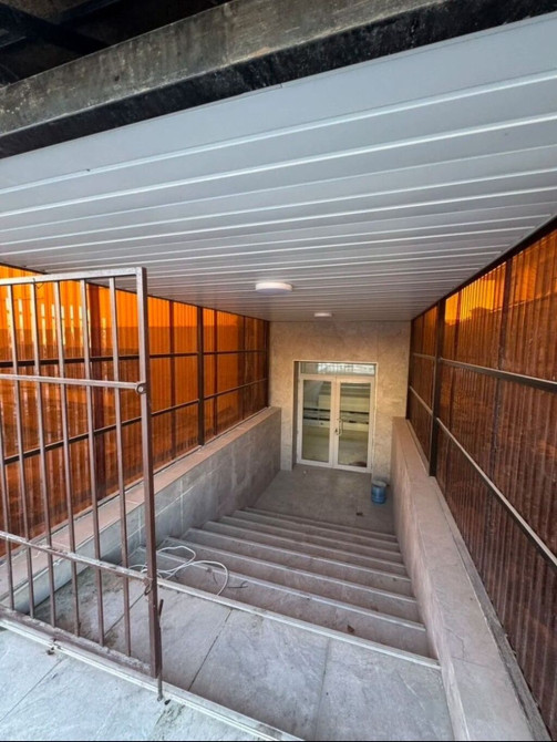 Продаю Офис 88 м², С ремонтом, С мебелью, Многоэтажное здание, 1 этаж Бишкек - изображение 1