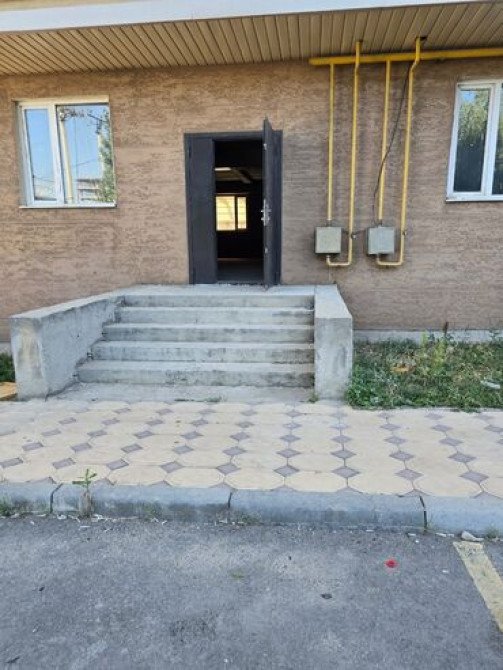 Продаю Офис 94 м², Без ремонта, 1 этаж Бишкек - сүрөт 2