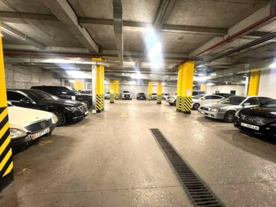 Продаю Офис 35 м², С ремонтом, Без мебели, Бизнес центр, 4 этаж Bishkek - photo 3