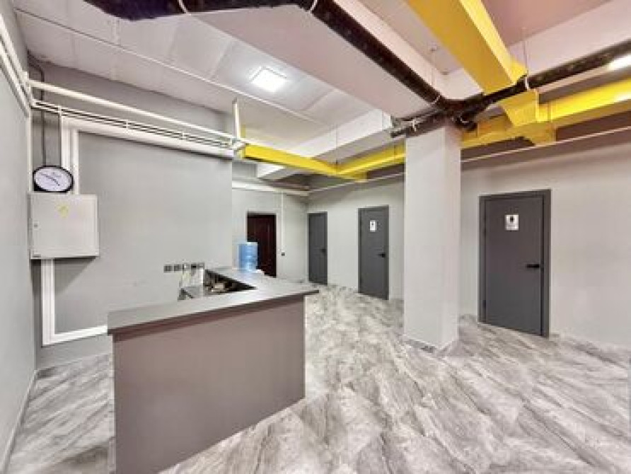 Продаю Офис 264 м², С ремонтом, С мебелью, Многоэтажное здание, Цокольный этаж этаж Бишкек - сүрөт 4