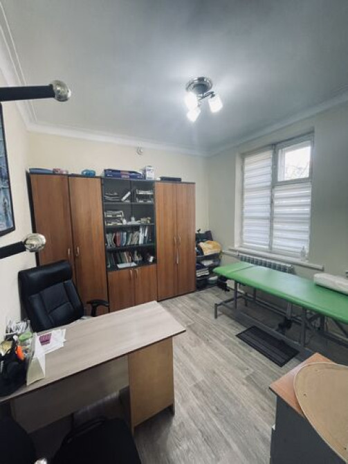 Продаю Офис 56 м², С ремонтом, Многоэтажное здание, 1 этаж Бишкек - сүрөт 3