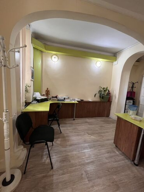 Продаю Офис 56 м², С ремонтом, Многоэтажное здание, 1 этаж Бишкек - сүрөт 4