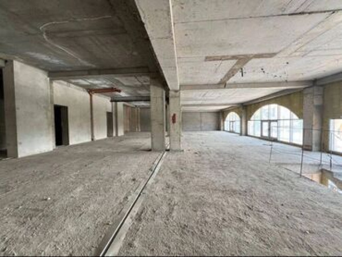 Продаю Офис 430 м², Без ремонта, Без мебели, Многоэтажное здание, 1 этаж Бишкек - сүрөт 5