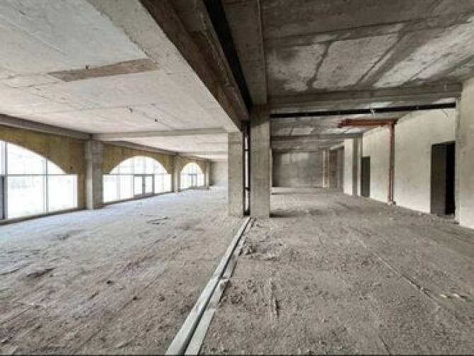 Продаю Офис 430 м², Без ремонта, Без мебели, Многоэтажное здание, 1 этаж Бишкек - сүрөт 3