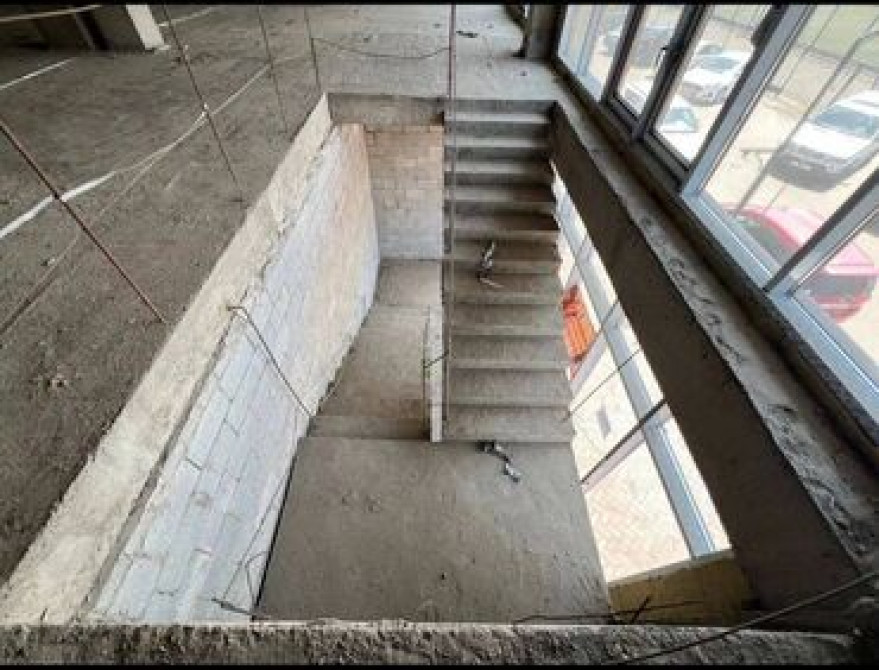 Продаю Офис 430 м², Без ремонта, Без мебели, Многоэтажное здание, 1 этаж Bishkek - photo 6