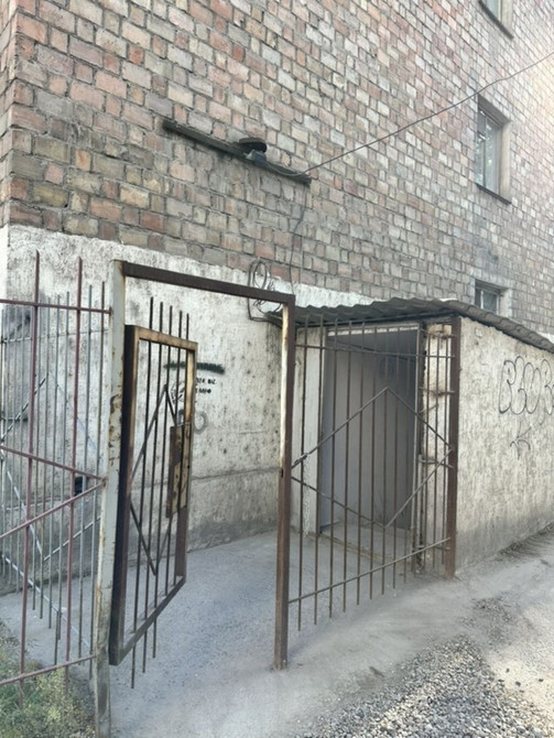 Продаю Офис 85 м², Без ремонта, Без мебели, Многоэтажное здание, 1 этаж Bishkek - photo 1