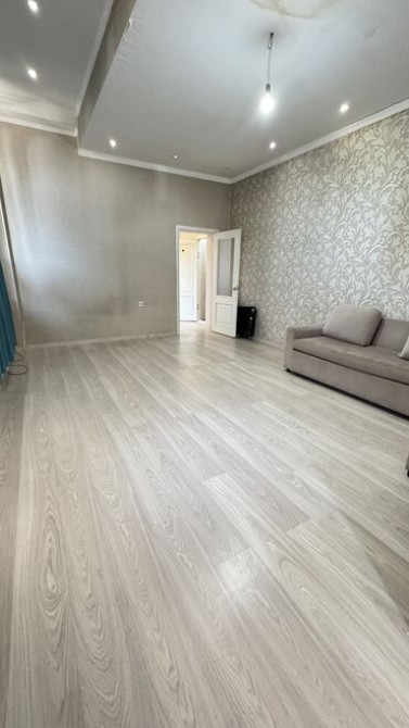 Продаю Офис 35 м², С ремонтом, С мебелью, Многоэтажное здание, 1 этаж Бишкек - сүрөт 5