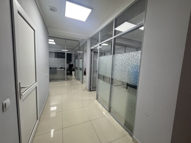 Продаю Офис 155 м², С ремонтом, С мебелью, Многоэтажное здание, Цокольный этаж этаж Bishkek - photo 1
