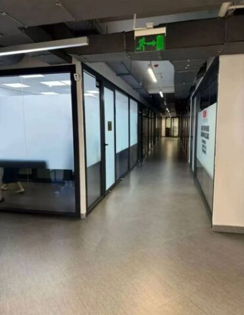 Продаю Офис 42 м², С ремонтом, Без мебели, Бизнес центр, 5 этаж Bishkek - photo 3