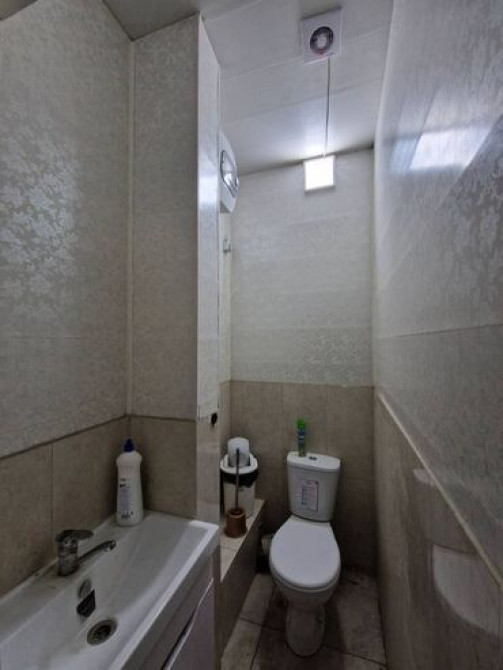 Продаю Офис 46 м², С ремонтом, Без мебели, Многоэтажное здание, Цокольный этаж этаж Бишкек - сүрөт 2