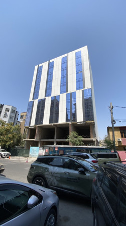 Продаю Офис 176 м², Без ремонта, Бизнес центр, 1 этаж Бишкек - изображение 1