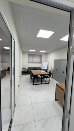 Продаю Офис 68 м², С ремонтом, Без мебели, Многоэтажное здание, Цокольный этаж этаж Бишкек - сүрөт 4