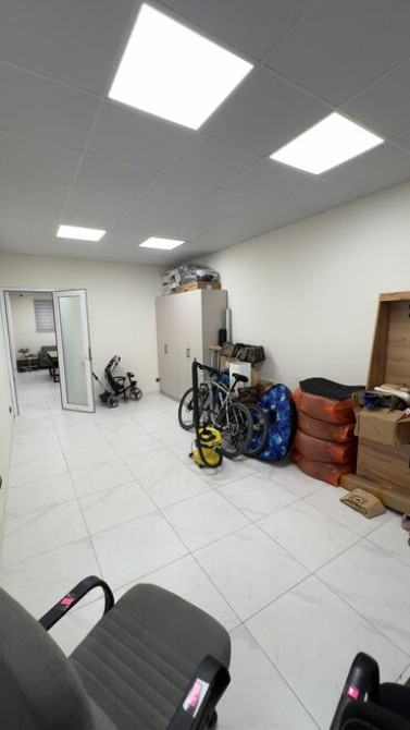 Продаю Офис 68 м², С ремонтом, Без мебели, Многоэтажное здание, Цокольный этаж этаж Bishkek - photo 2