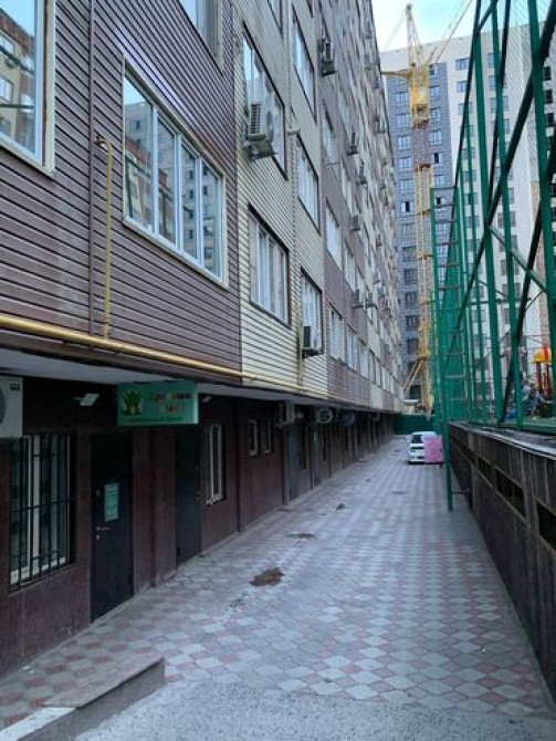 Продаю Офис 47 м², С ремонтом, Многоэтажное здание, Цокольный этаж этаж Bishkek - photo 2