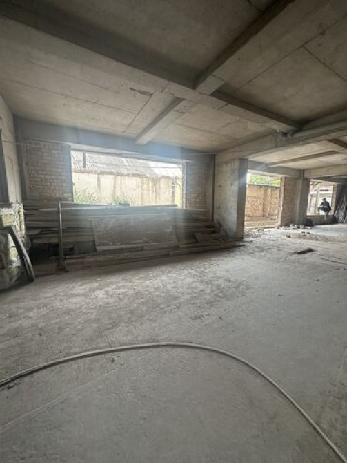 Продаю Офис 60 м², Без ремонта, Без мебели, Многоэтажное здание, 1 этаж Бишкек - изображение 3