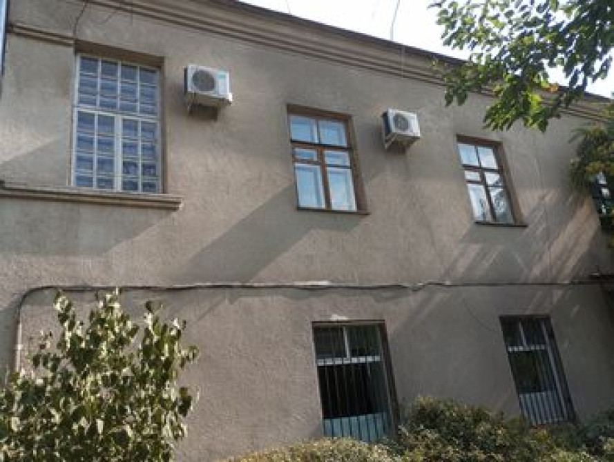 Продаю Офис 53 м², Без ремонта, Без мебели, Многоэтажное здание, 2 этаж Бишкек - сүрөт 1