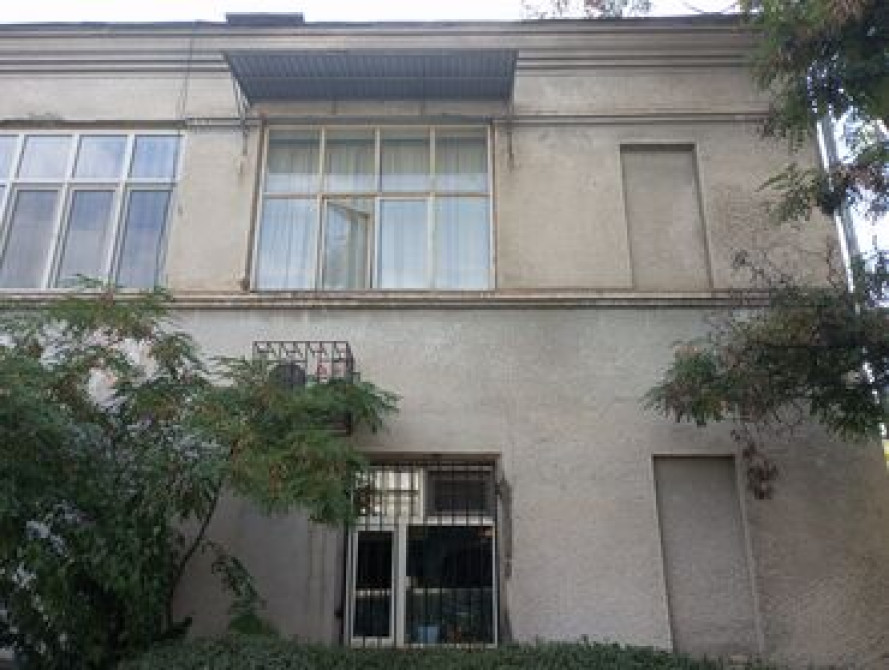 Продаю Офис 53 м², Без ремонта, Без мебели, Многоэтажное здание, 2 этаж Бишкек - сүрөт 2