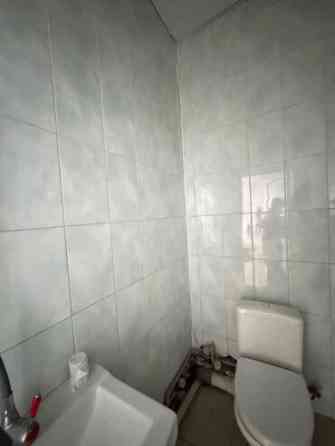 Продаю Офис 195 м², Без ремонта, Многоэтажное здание, 1 этаж Бишкек