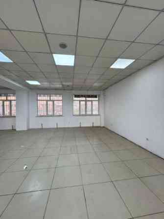 Продаю Офис 195 м², Без ремонта, Многоэтажное здание, 1 этаж Бишкек
