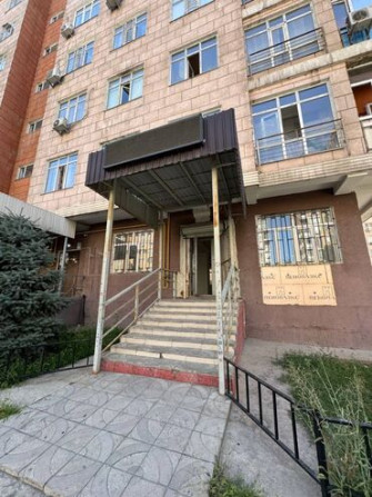 Продаю Офис 195 м², Без ремонта, Многоэтажное здание, 1 этаж Bishkek - photo 4