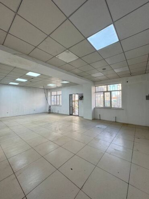 Продаю Офис 195 м², Без ремонта, Многоэтажное здание, 1 этаж Бишкек - сүрөт 1